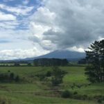 Mont Taranaki dans les nuages